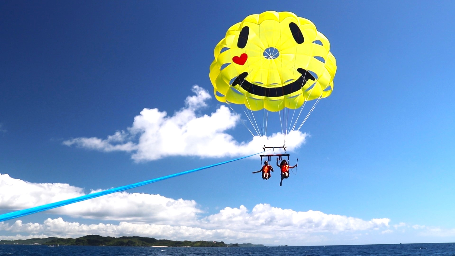 空中散歩！にこちゃんパラセーリング